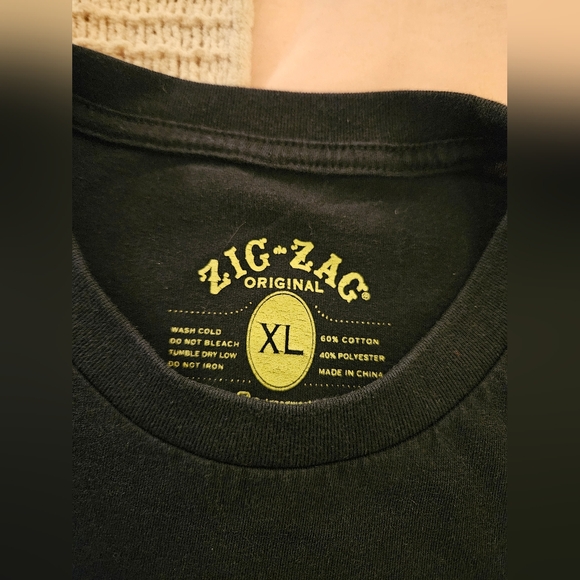 Zig Zag Navy Black Graphic T-Shirt for Men - Picture 2 of 3